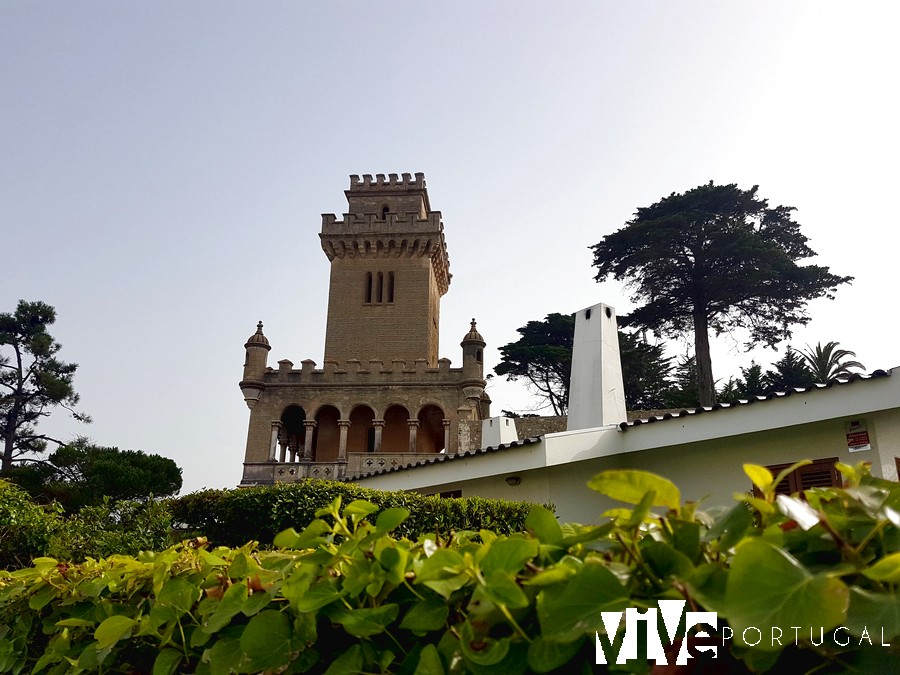 Torre construida en el jardín del palacio de Sotto Maior