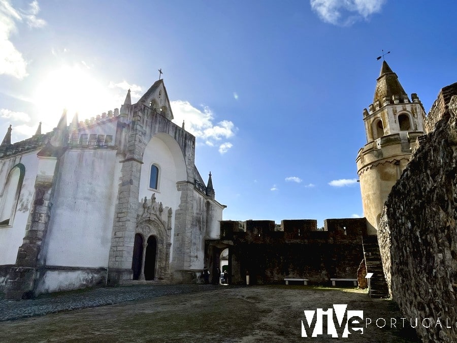 Castillo e iglesia Matriz de Viana do Alentejo